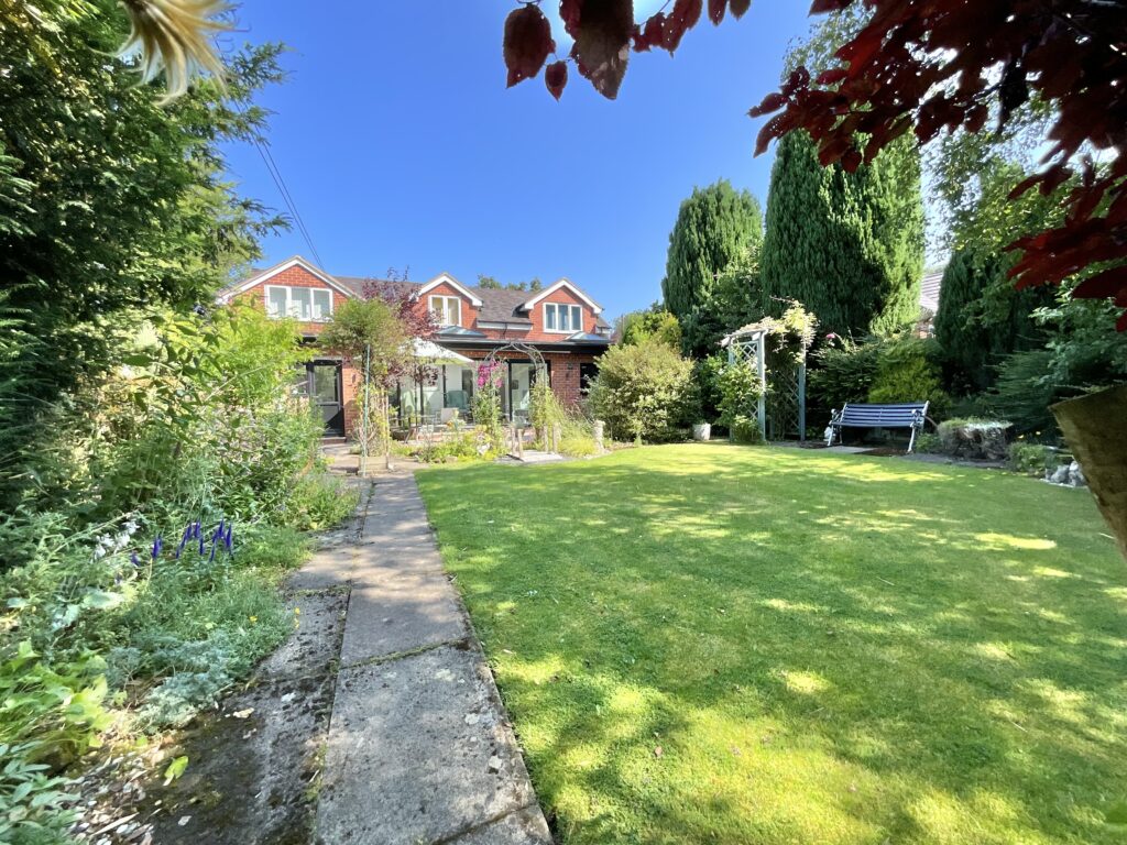 Dilhorne Road, Cheadle, ST10
