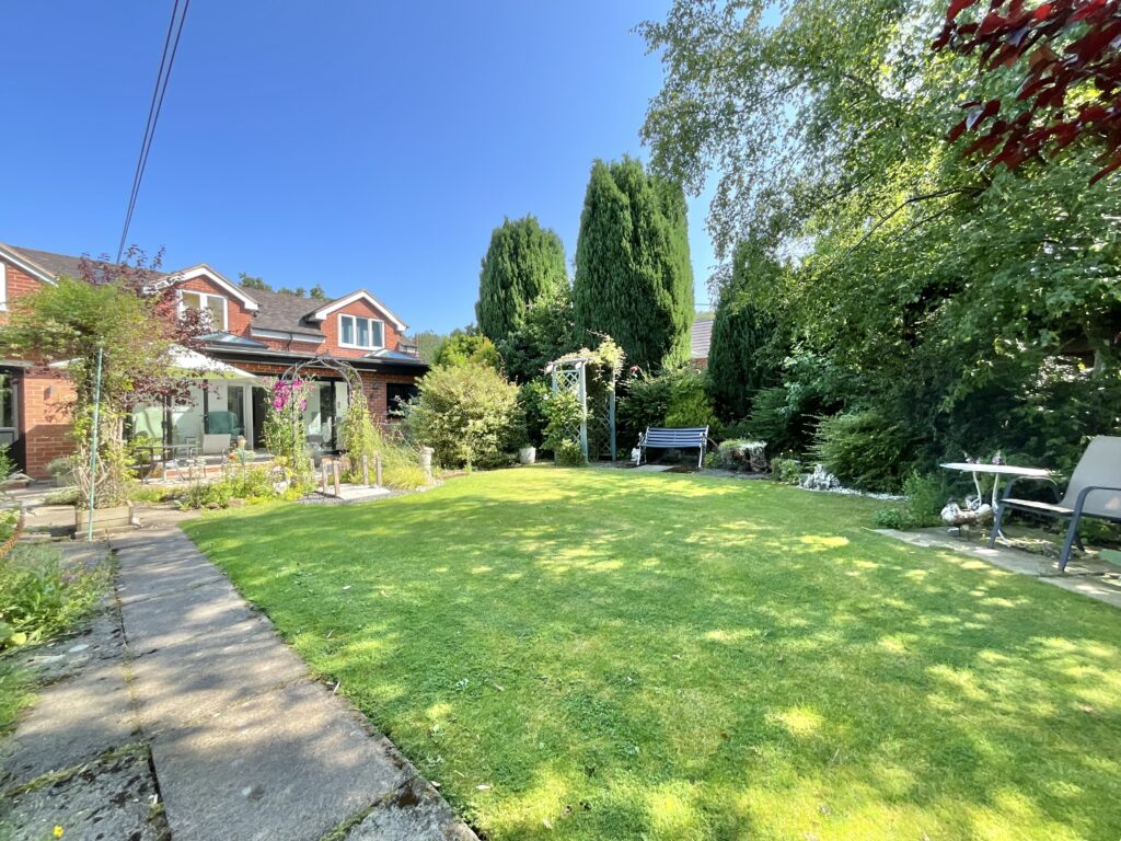 Dilhorne Road, Cheadle, ST10