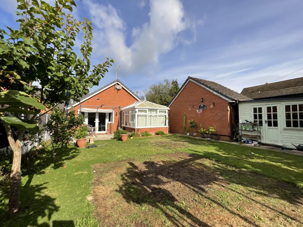 Walton Way, Stone, ST15