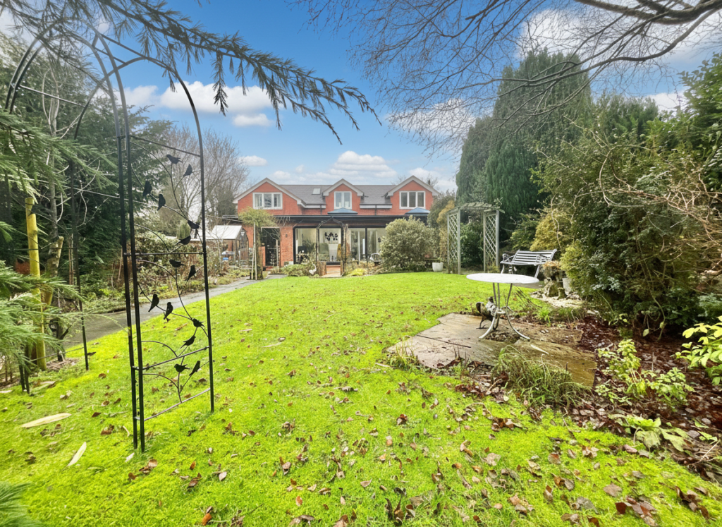 Dilhorne Road, Cheadle, ST10