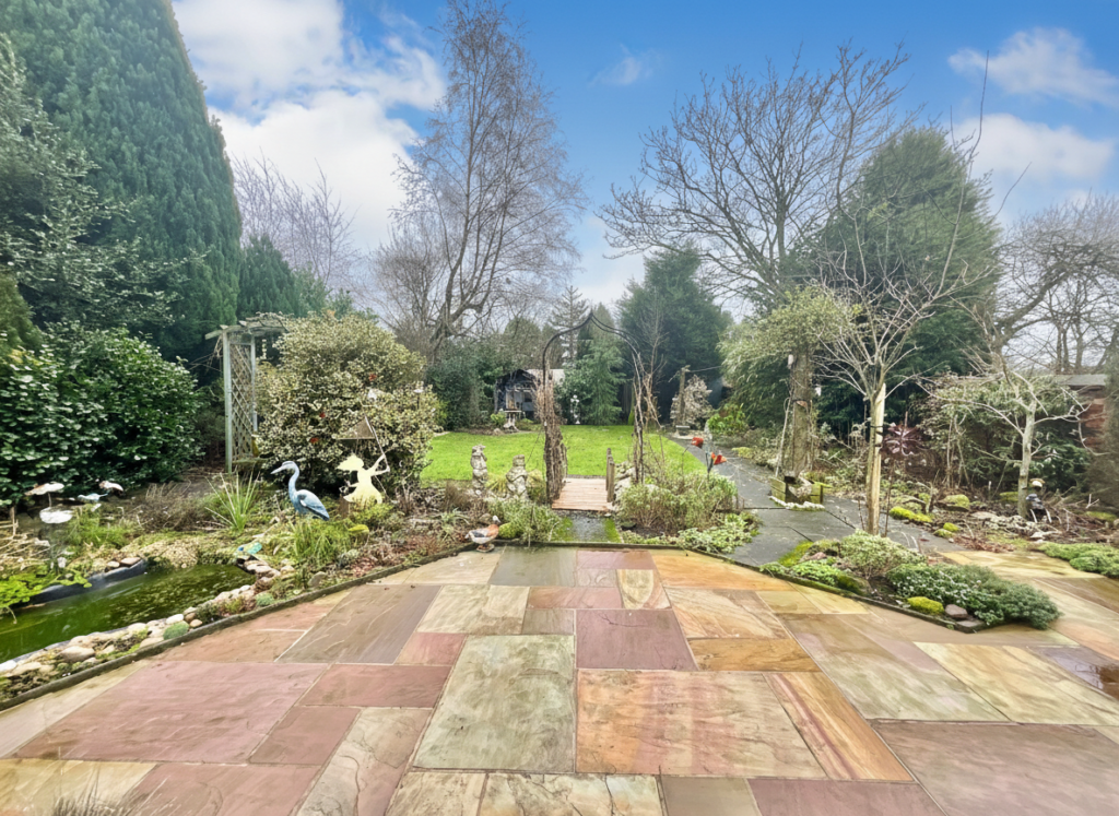 Dilhorne Road, Cheadle, ST10