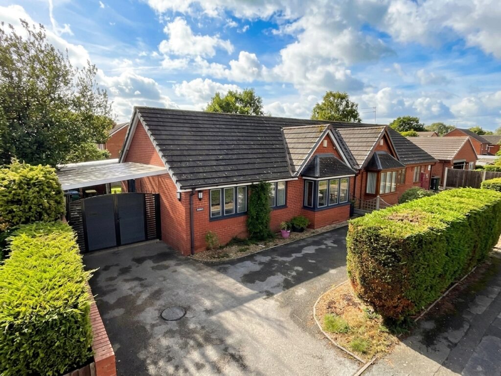 Walton Way, Stone, ST15