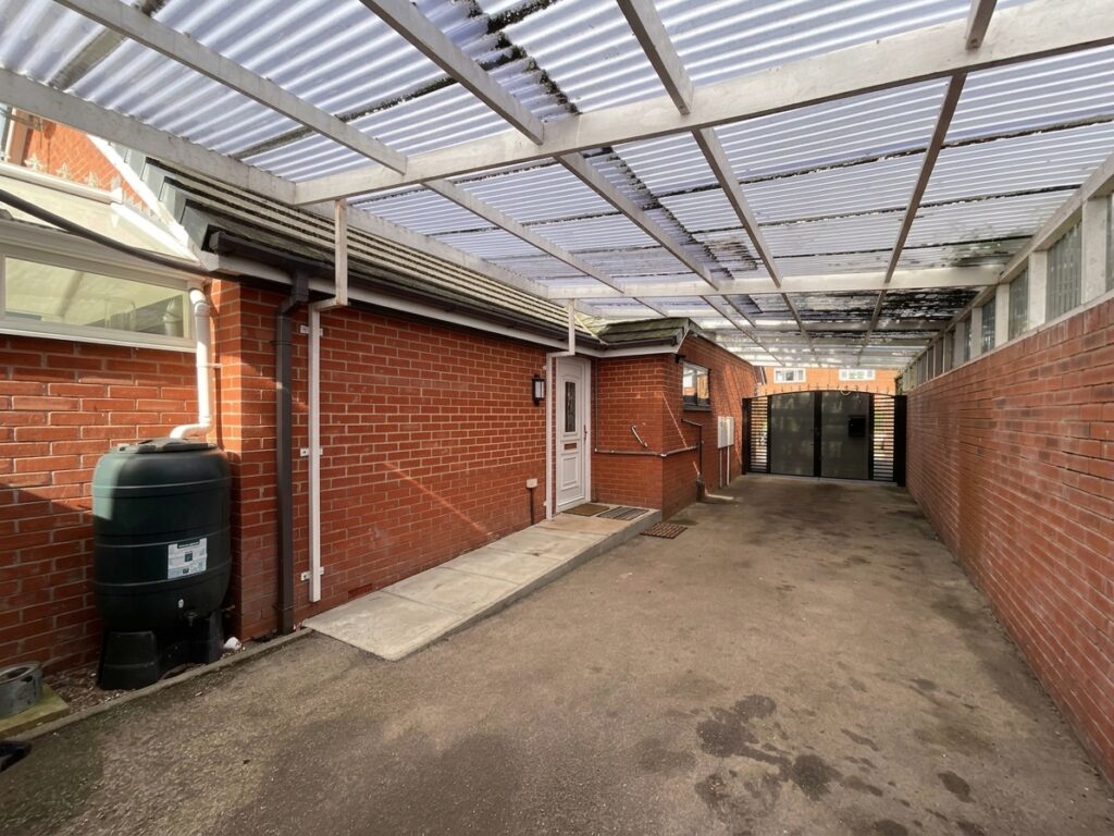 Walton Way, Stone, ST15