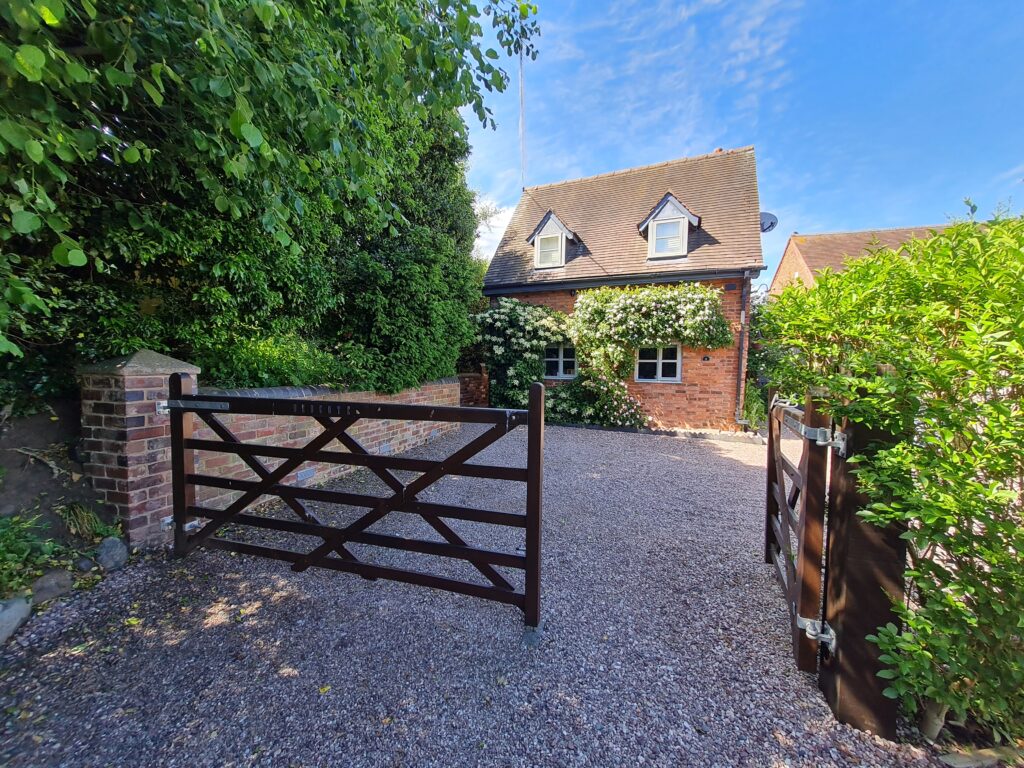 Mount Pleasant, Derrington, ST18