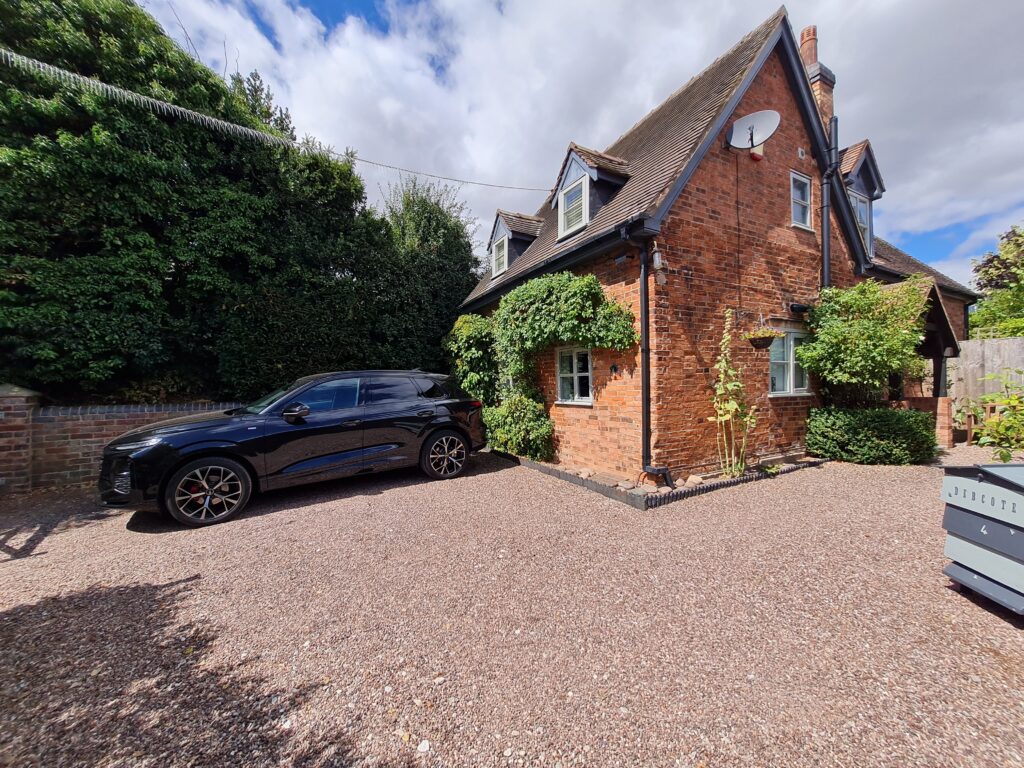 Mount Pleasant, Derrington, ST18
