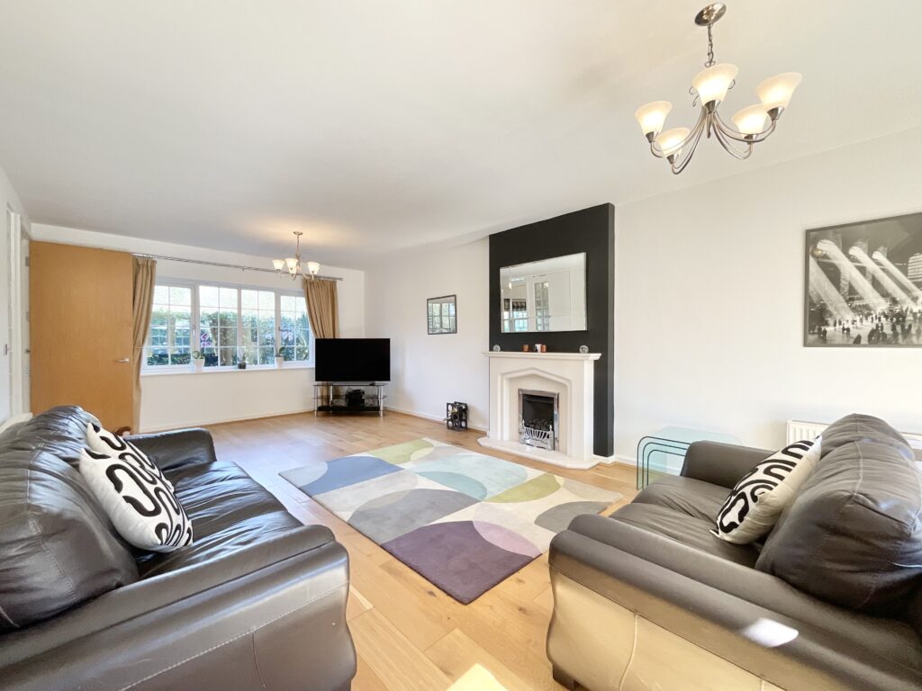 Wychwood Park, Weston, CW2