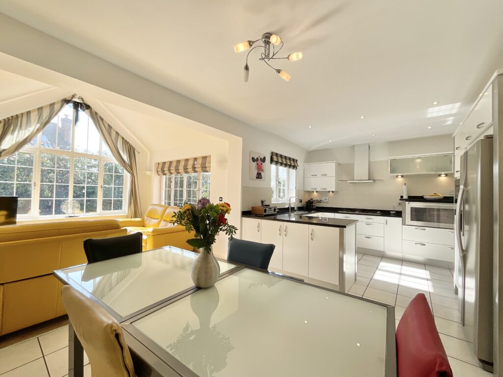 Wychwood Park, Weston, CW2