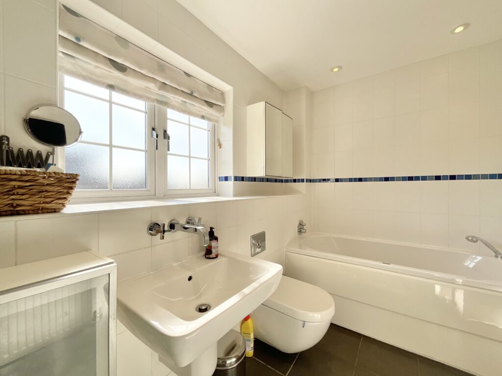 Wychwood Park, Weston, CW2