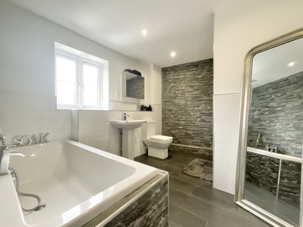 Chalfont Crescent, Weston, CW2