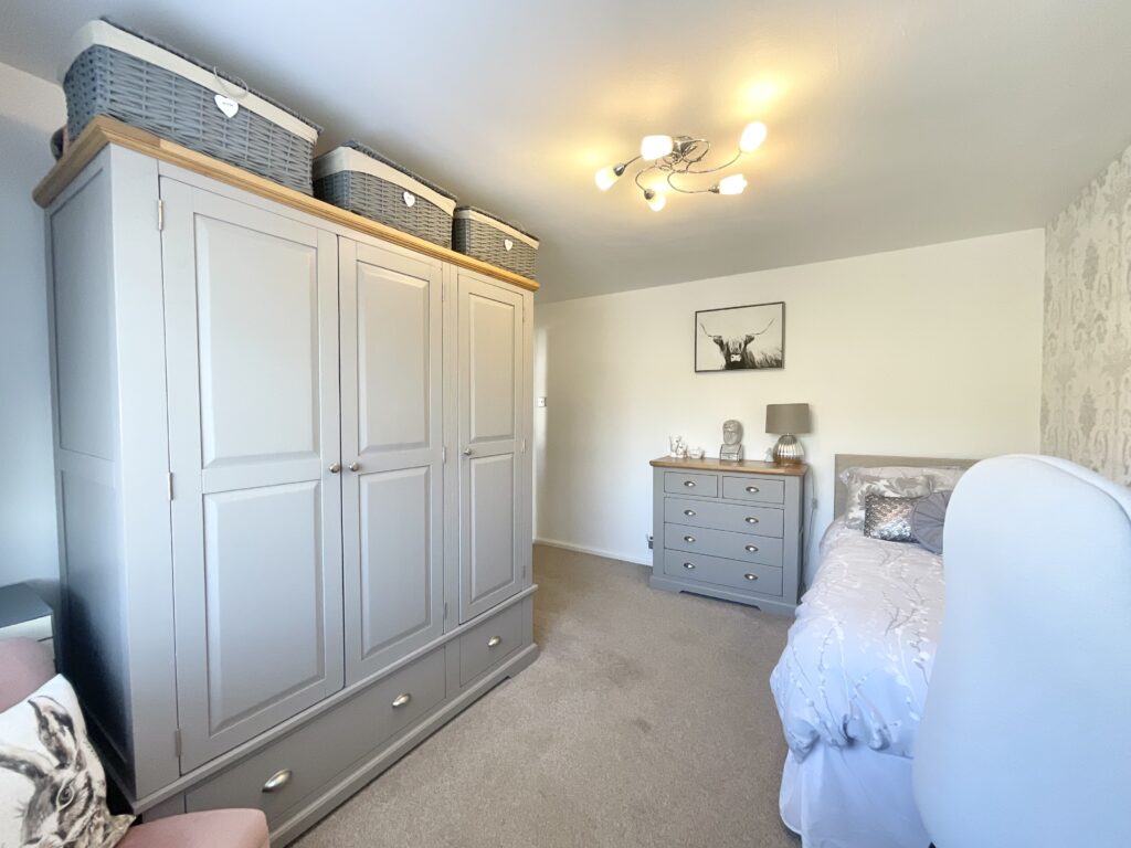 Rock Crescent, Oulton, ST15