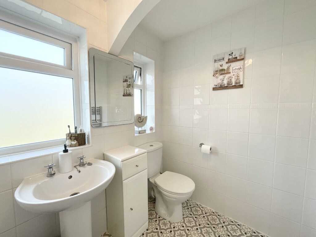 Rock Crescent, Oulton, ST15