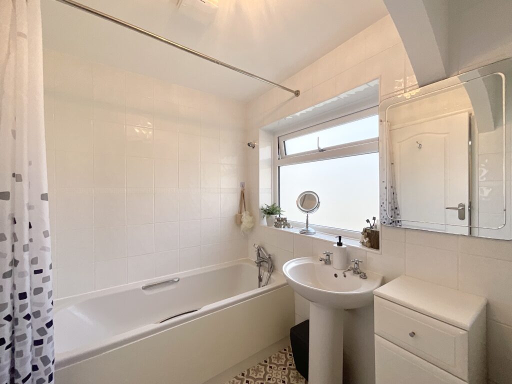 Rock Crescent, Oulton, ST15