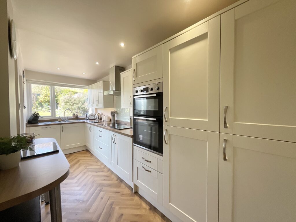 Rock Crescent, Oulton, ST15