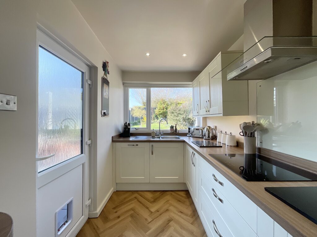 Rock Crescent, Oulton, ST15