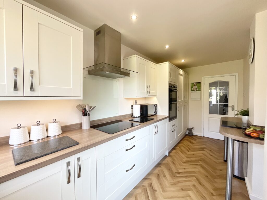 Rock Crescent, Oulton, ST15