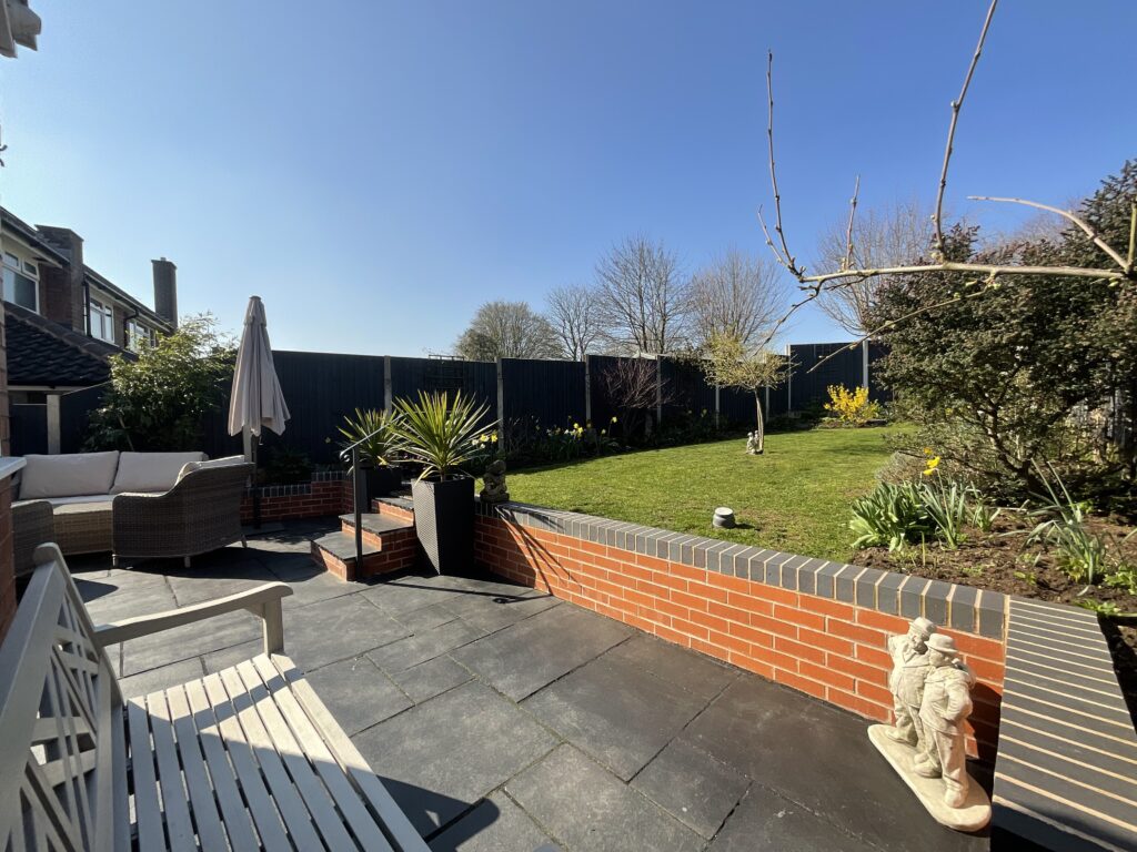 Rock Crescent, Oulton, ST15