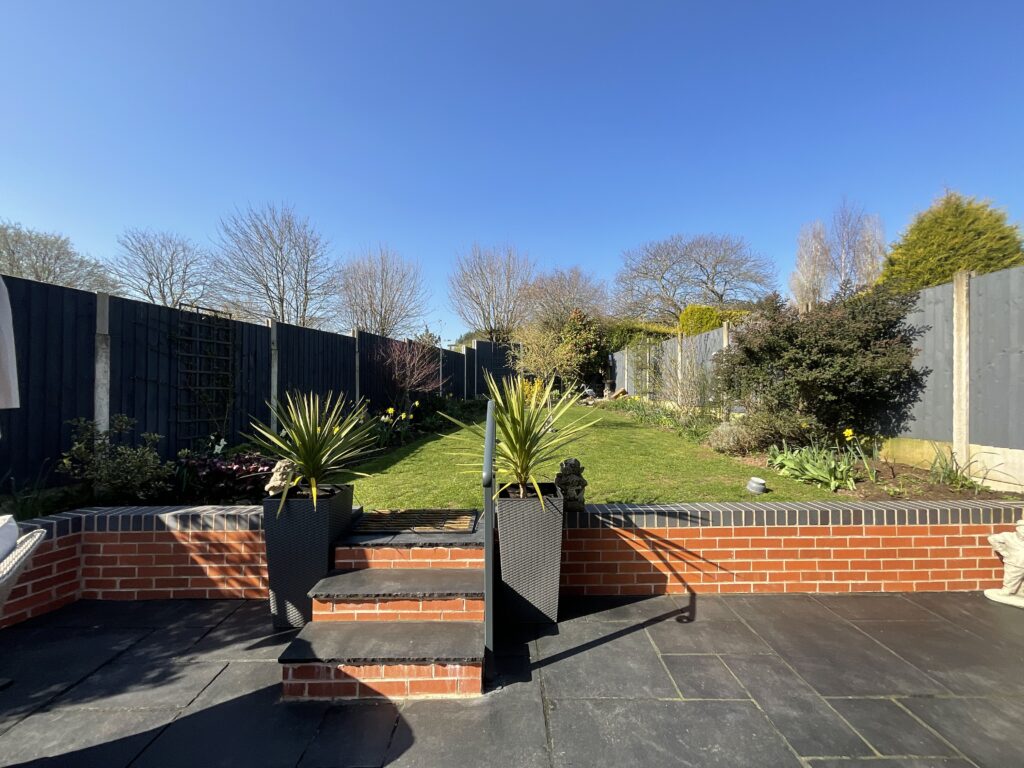 Rock Crescent, Oulton, ST15