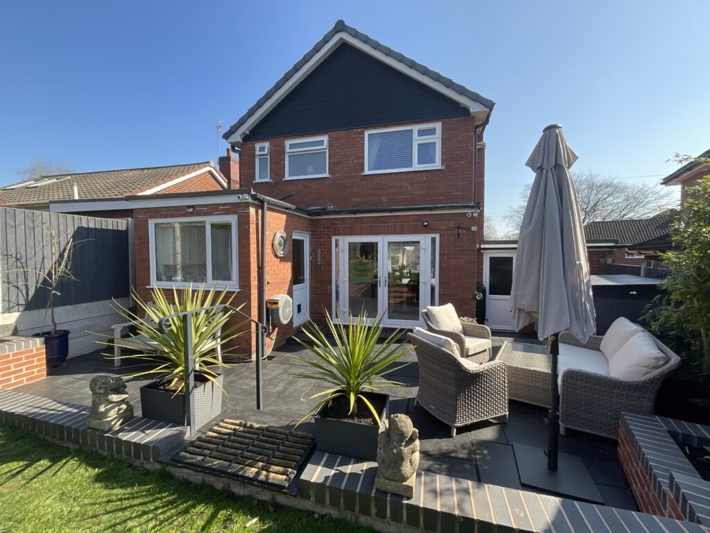 Rock Crescent, Oulton, ST15