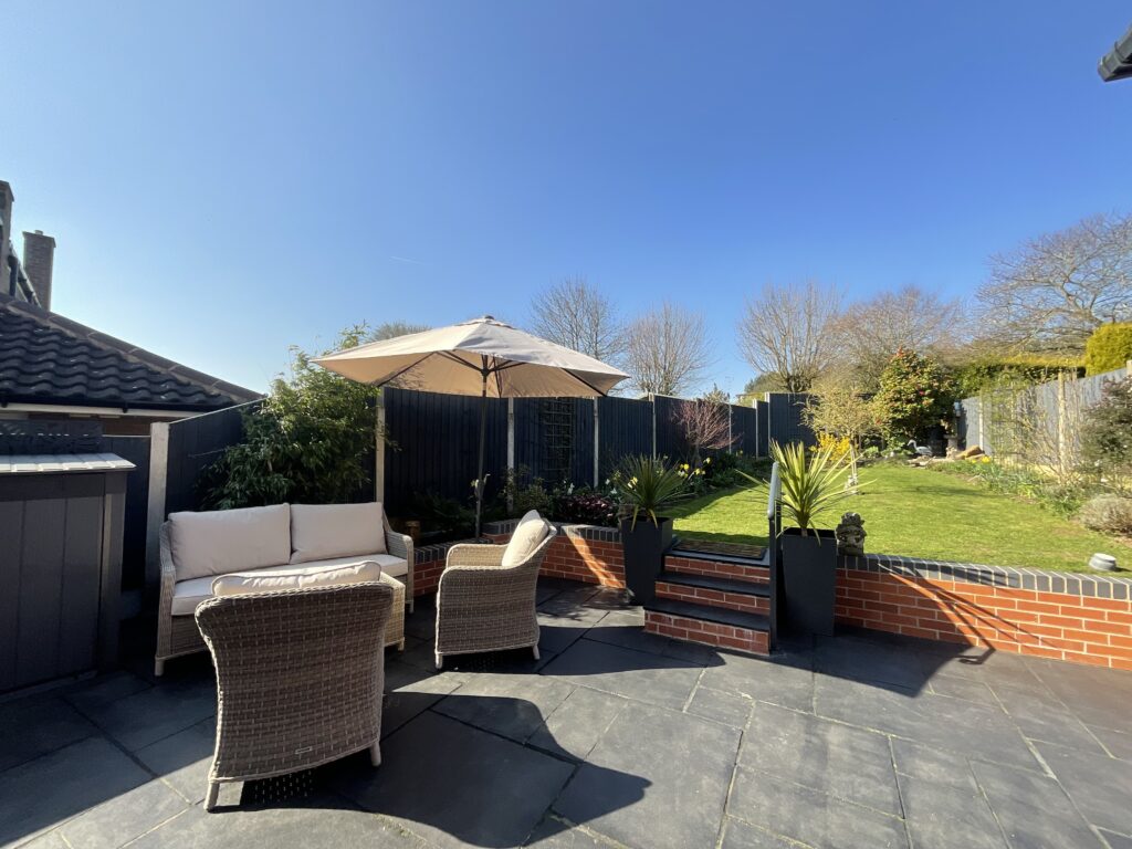 Rock Crescent, Oulton, ST15