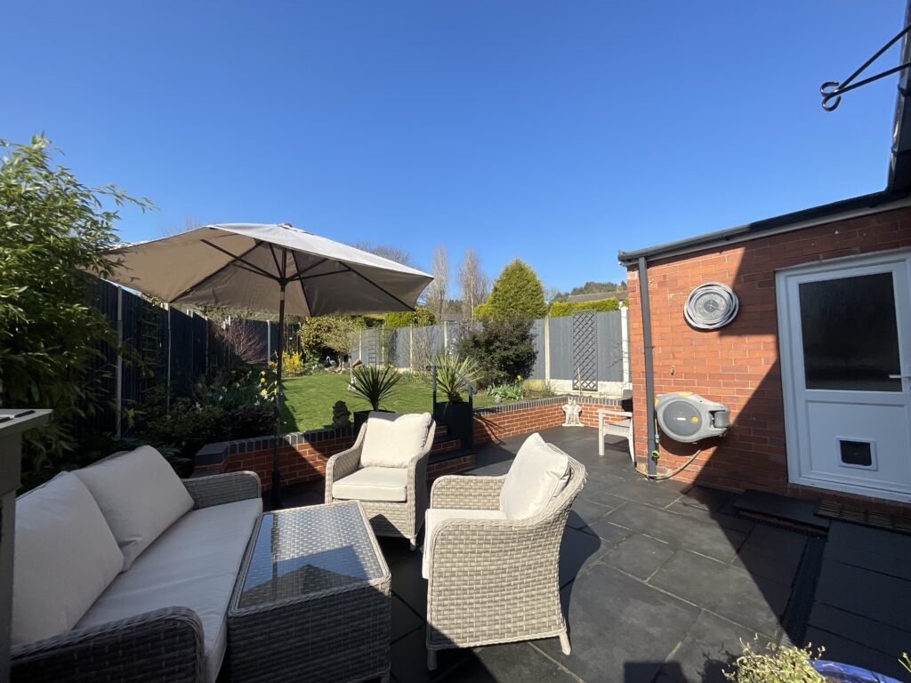 Rock Crescent, Oulton, ST15