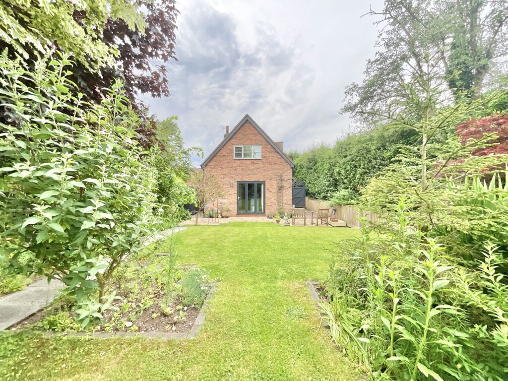 Mount Pleasant, Derrington, ST18
