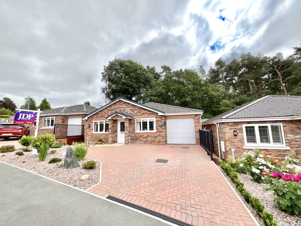 Burnt Oaks Place, Loggerheads, TF9
