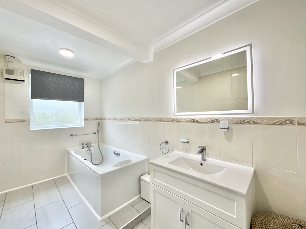 Riverside Road, Tean, ST10