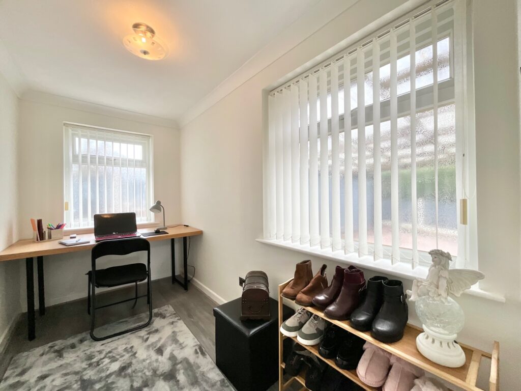 Riverside Road, Tean, ST10