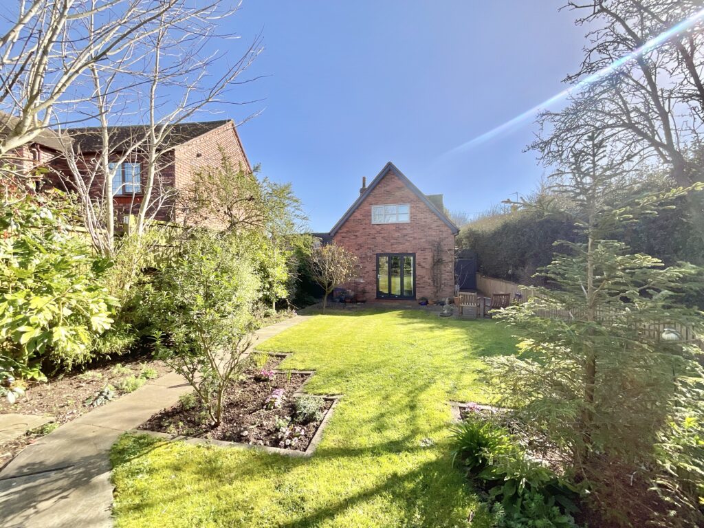 Mount Pleasant, Derrington, ST18