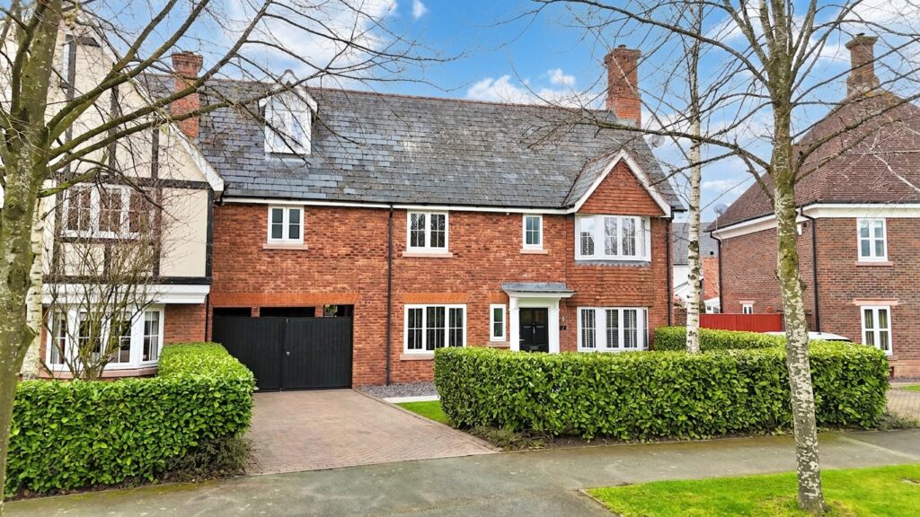 Chalfont Crescent, Weston, CW2