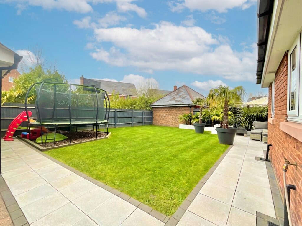 Chalfont Crescent, Weston, CW2