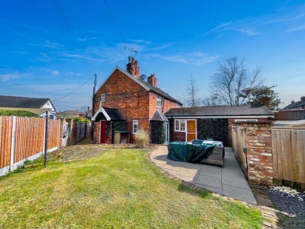 Main Road, Shavington, CW2