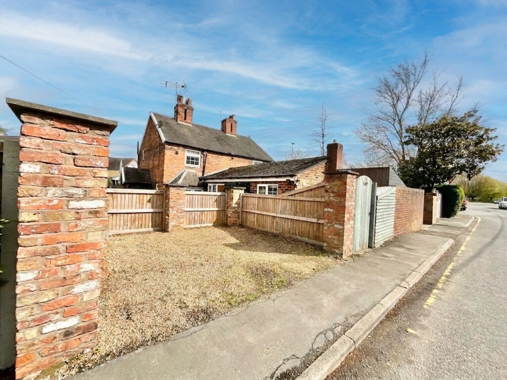 Main Road, Shavington, CW2