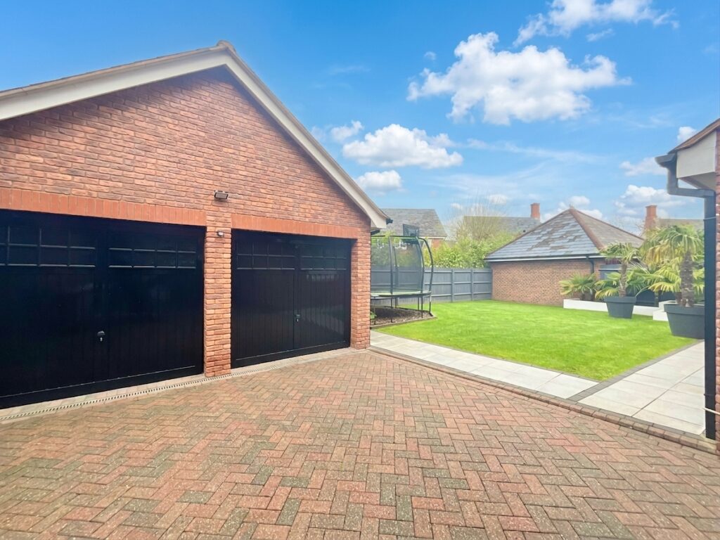 Chalfont Crescent, Weston, CW2