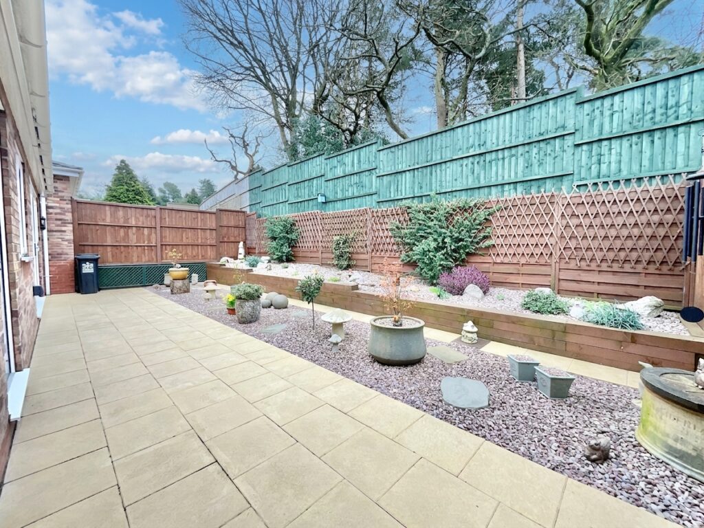 Burnt Oaks Place, Loggerheads, TF9