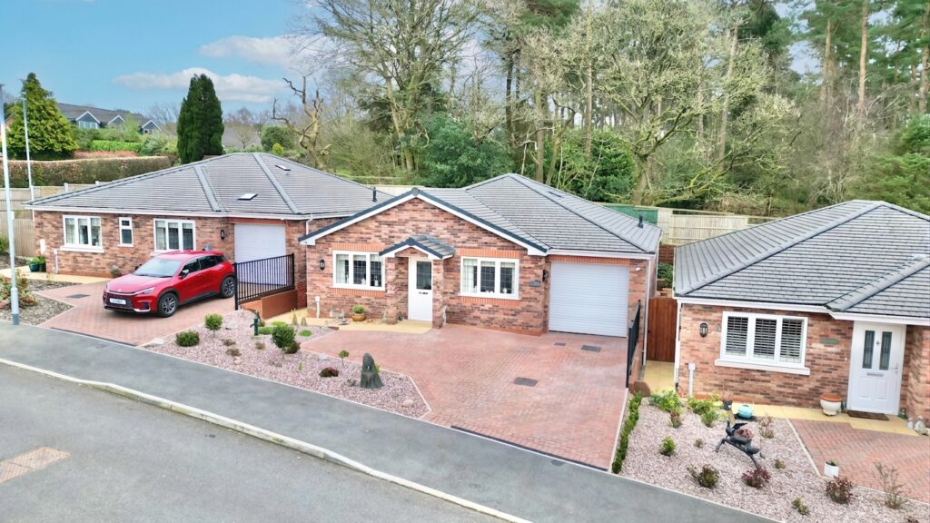 Burnt Oaks Place, Loggerheads, TF9