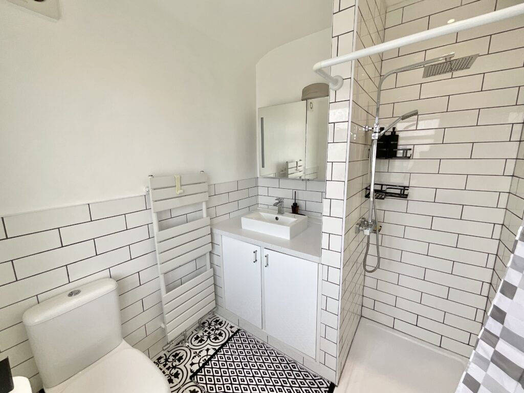 Longfield Avenue, Stone, ST15
