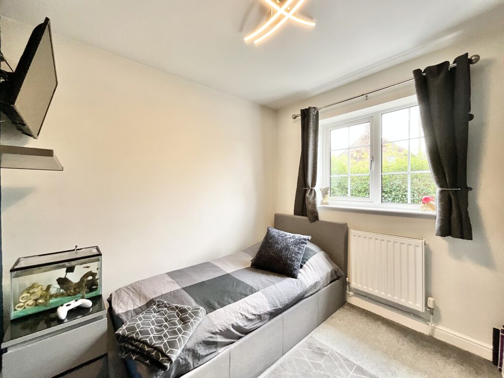 Glen Drive, Alton, ST10