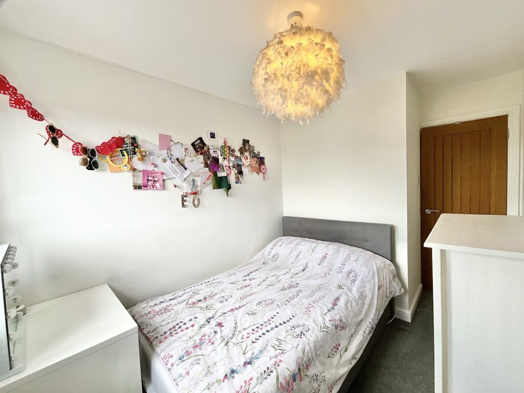 Glen Drive, Alton, ST10