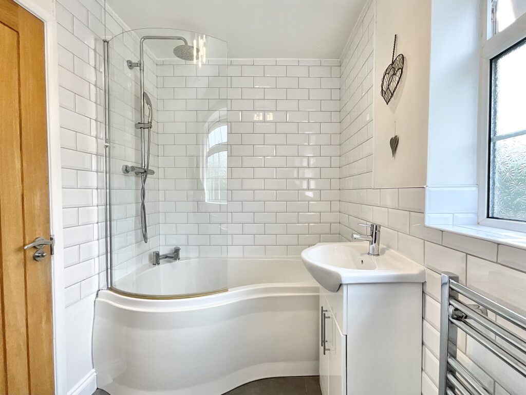 Glen Drive, Alton, ST10