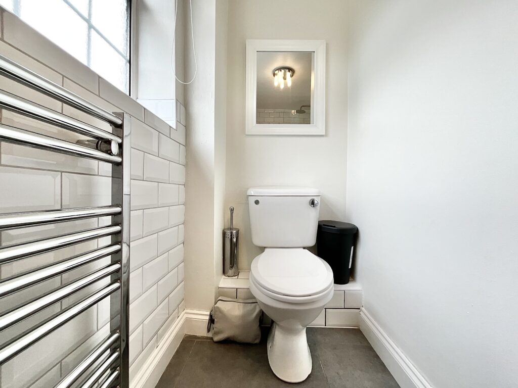 Glen Drive, Alton, ST10