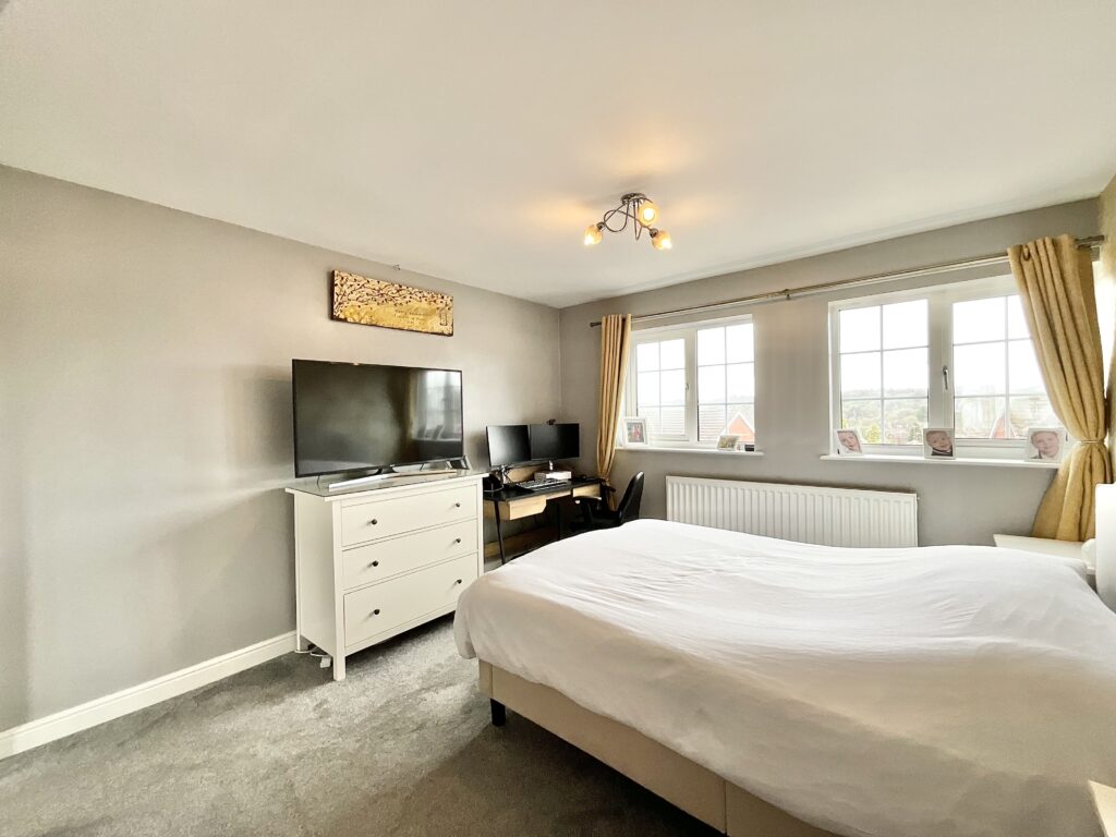 Glen Drive, Alton, ST10