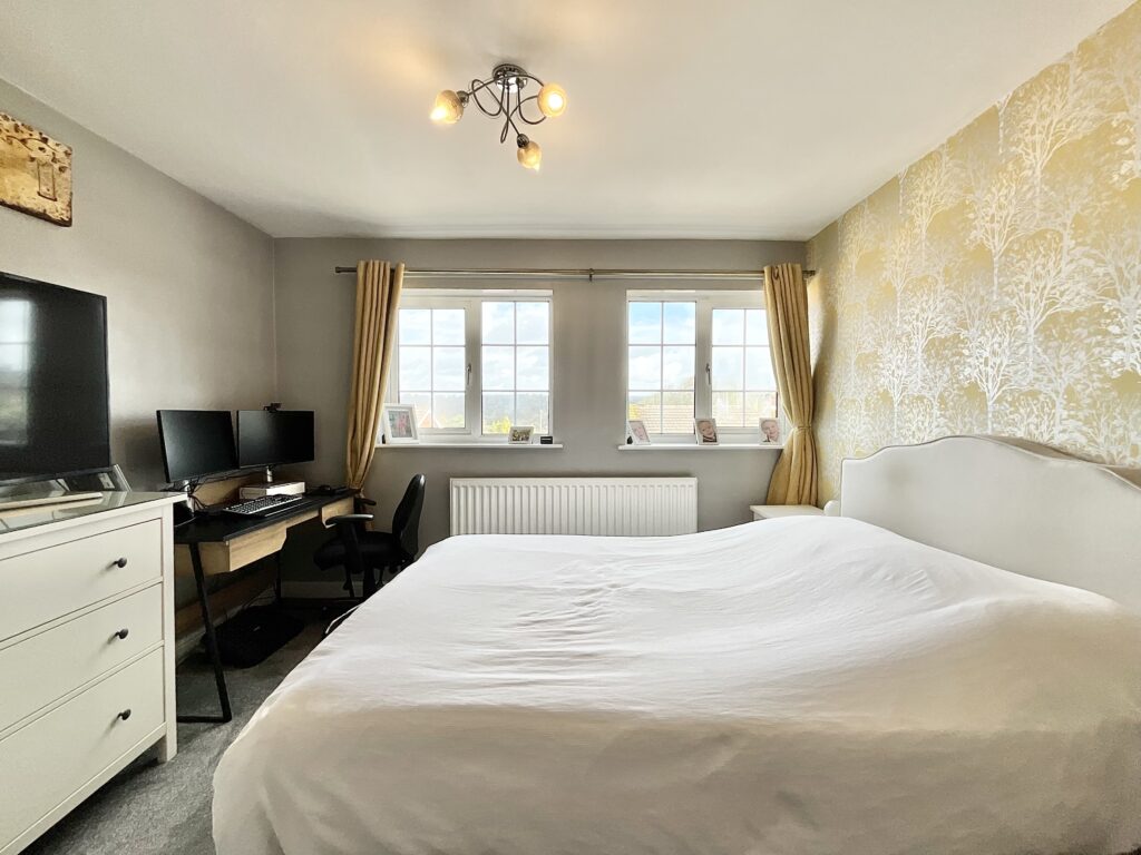 Glen Drive, Alton, ST10