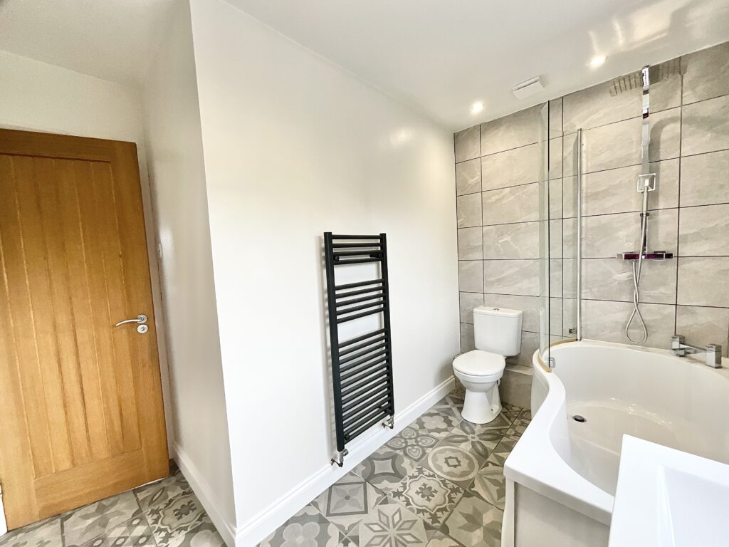 Glen Drive, Alton, ST10