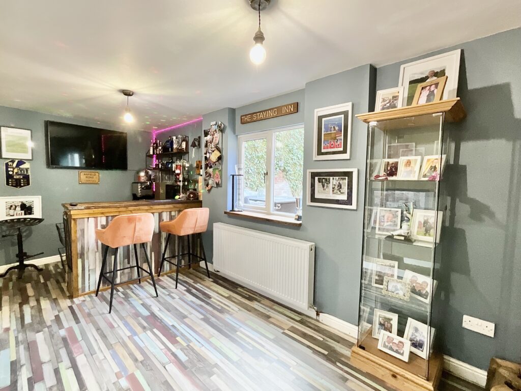 Glen Drive, Alton, ST10