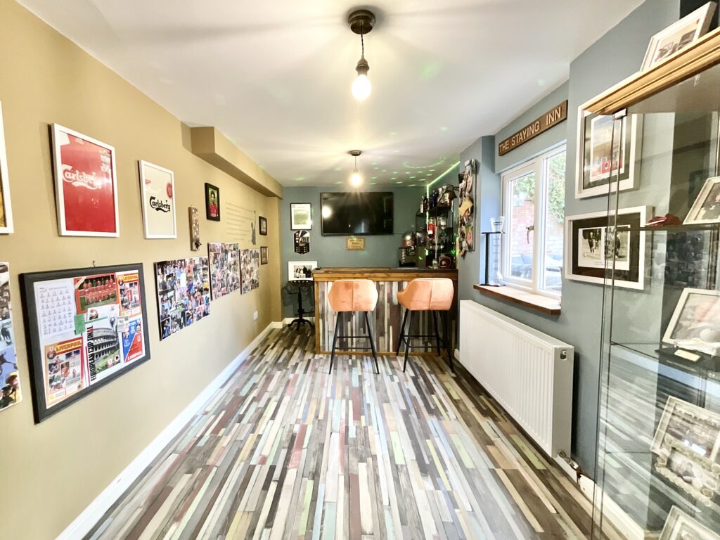 Glen Drive, Alton, ST10