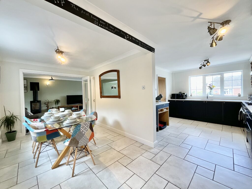 Glen Drive, Alton, ST10