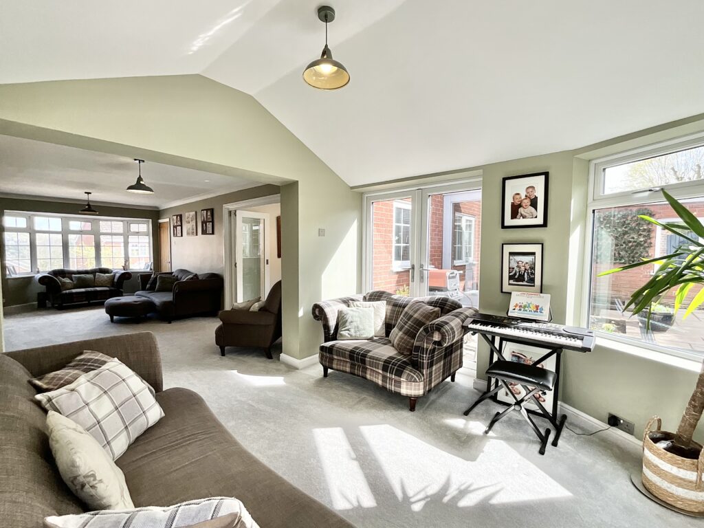 Glen Drive, Alton, ST10