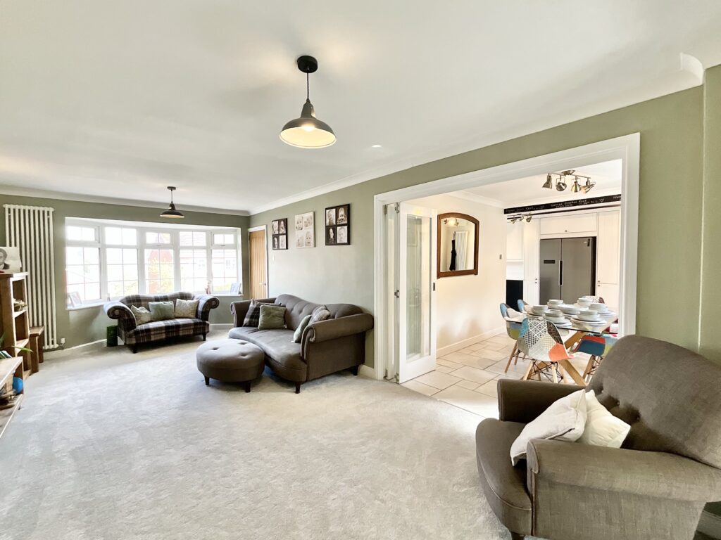 Glen Drive, Alton, ST10