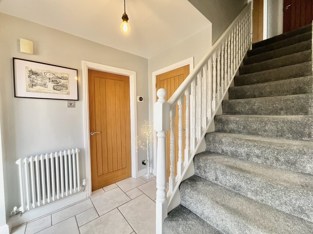 Glen Drive, Alton, ST10